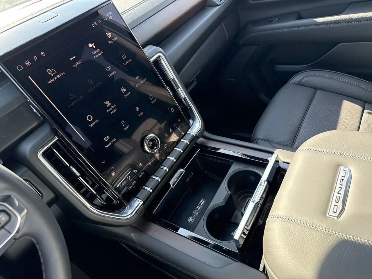 GMC Yukon снимка GMC Yukon