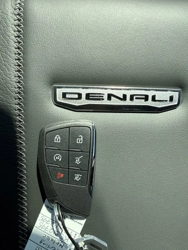 GMC Yukon снимка GMC Yukon