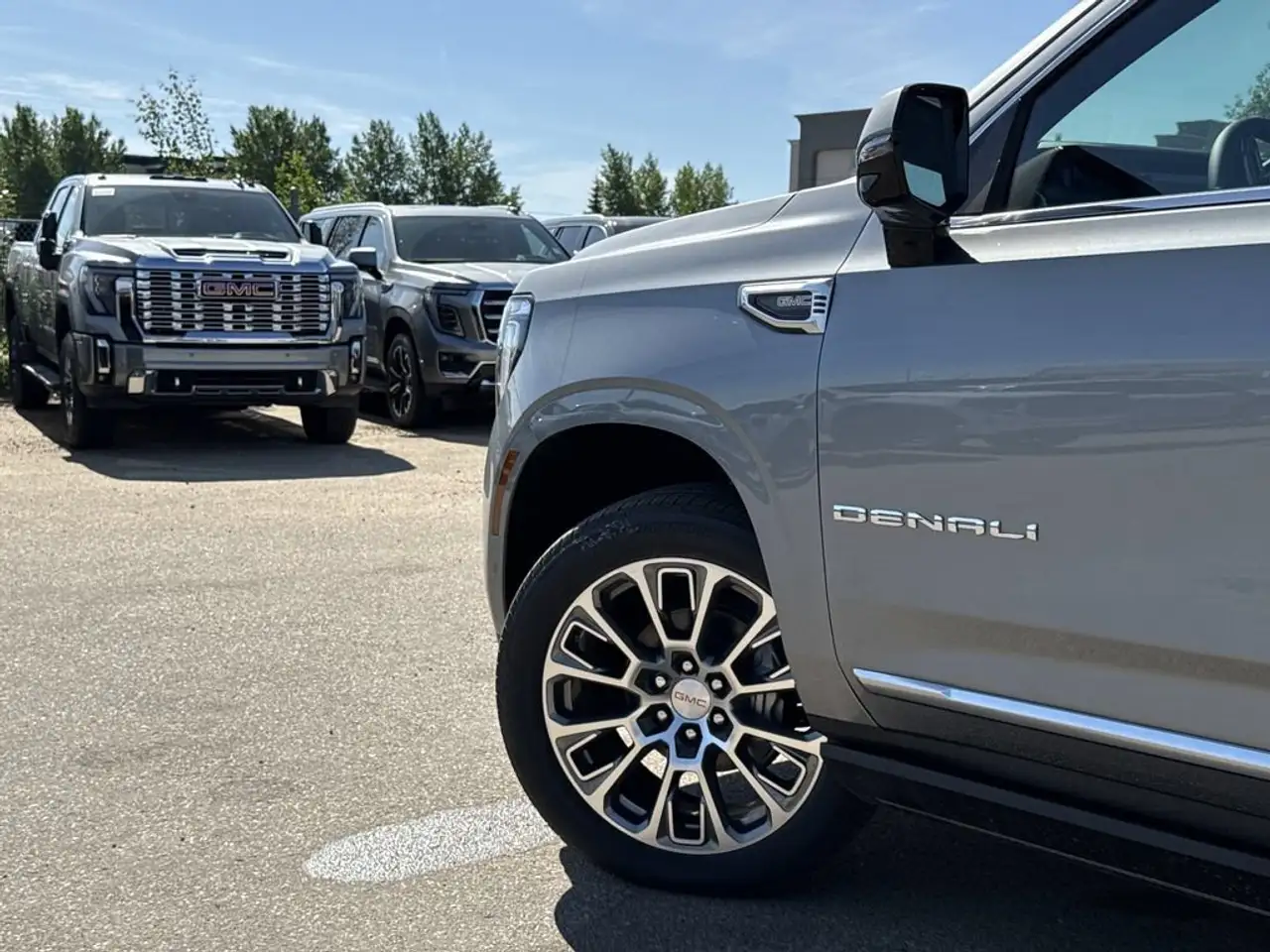 GMC Yukon снимка GMC Yukon
