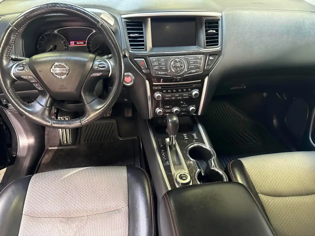Nissan Pathfinder photo Nissan Pathfinder