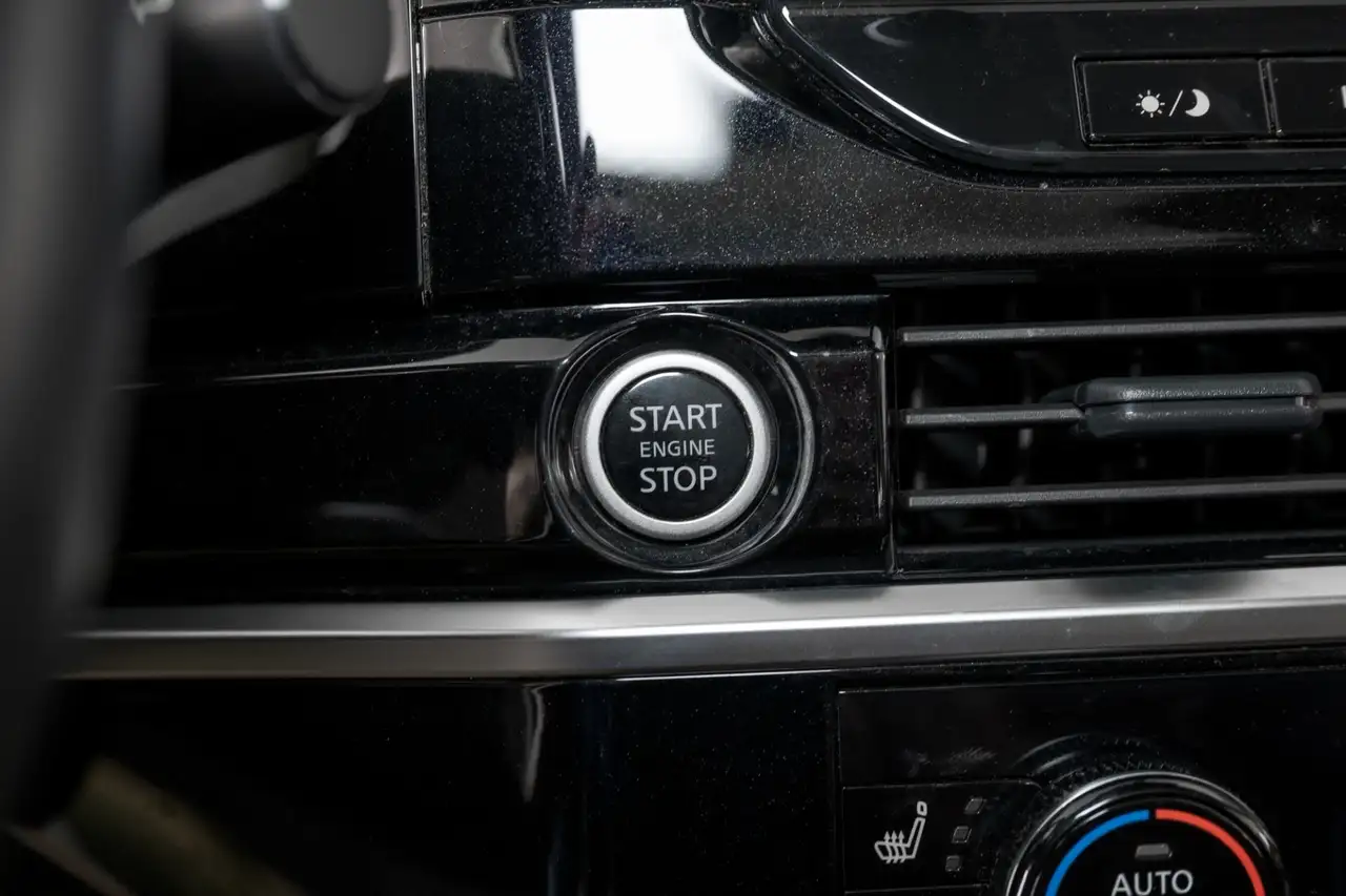 Nissan Pathfinder photo Nissan Pathfinder