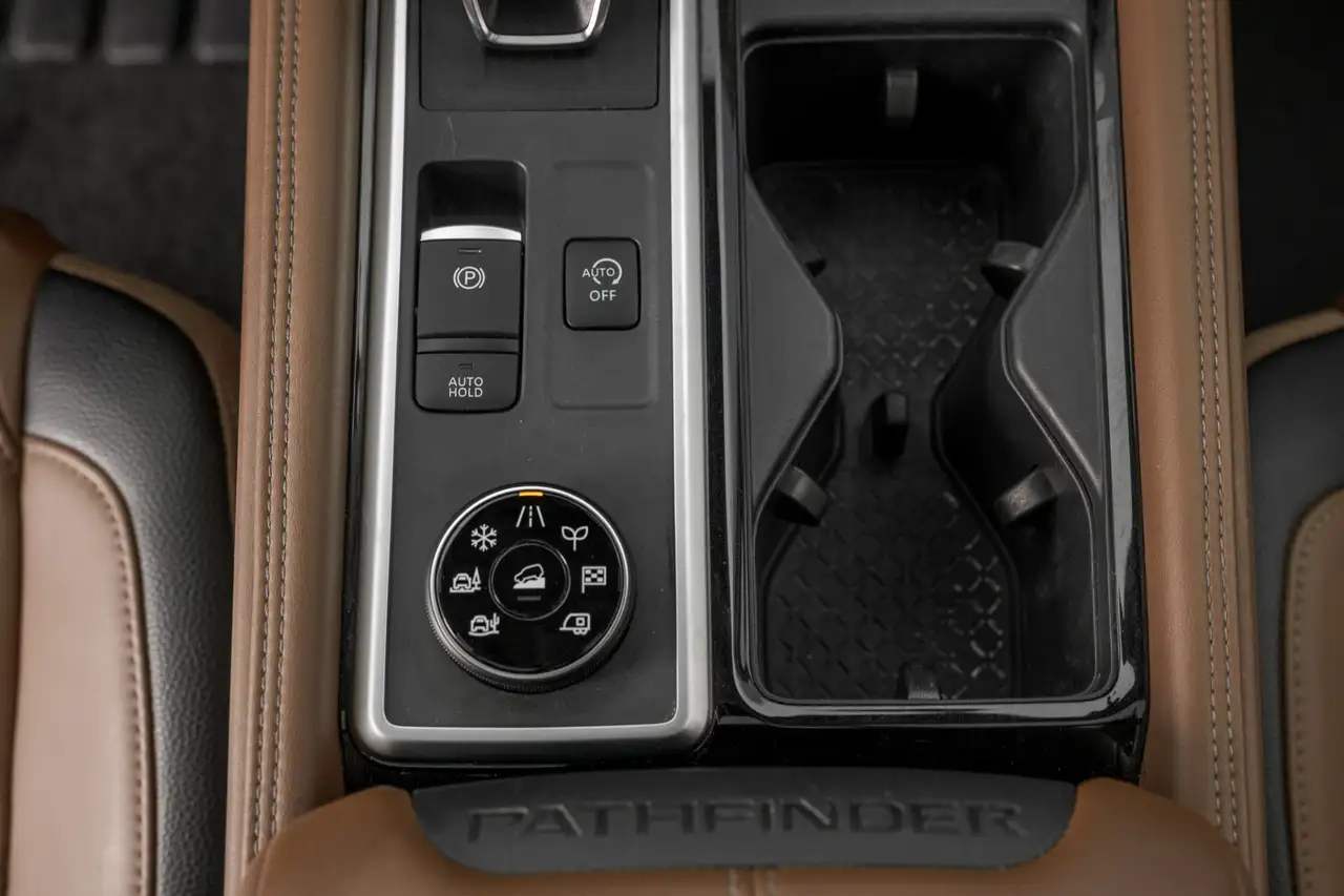 Nissan Pathfinder photo Nissan Pathfinder