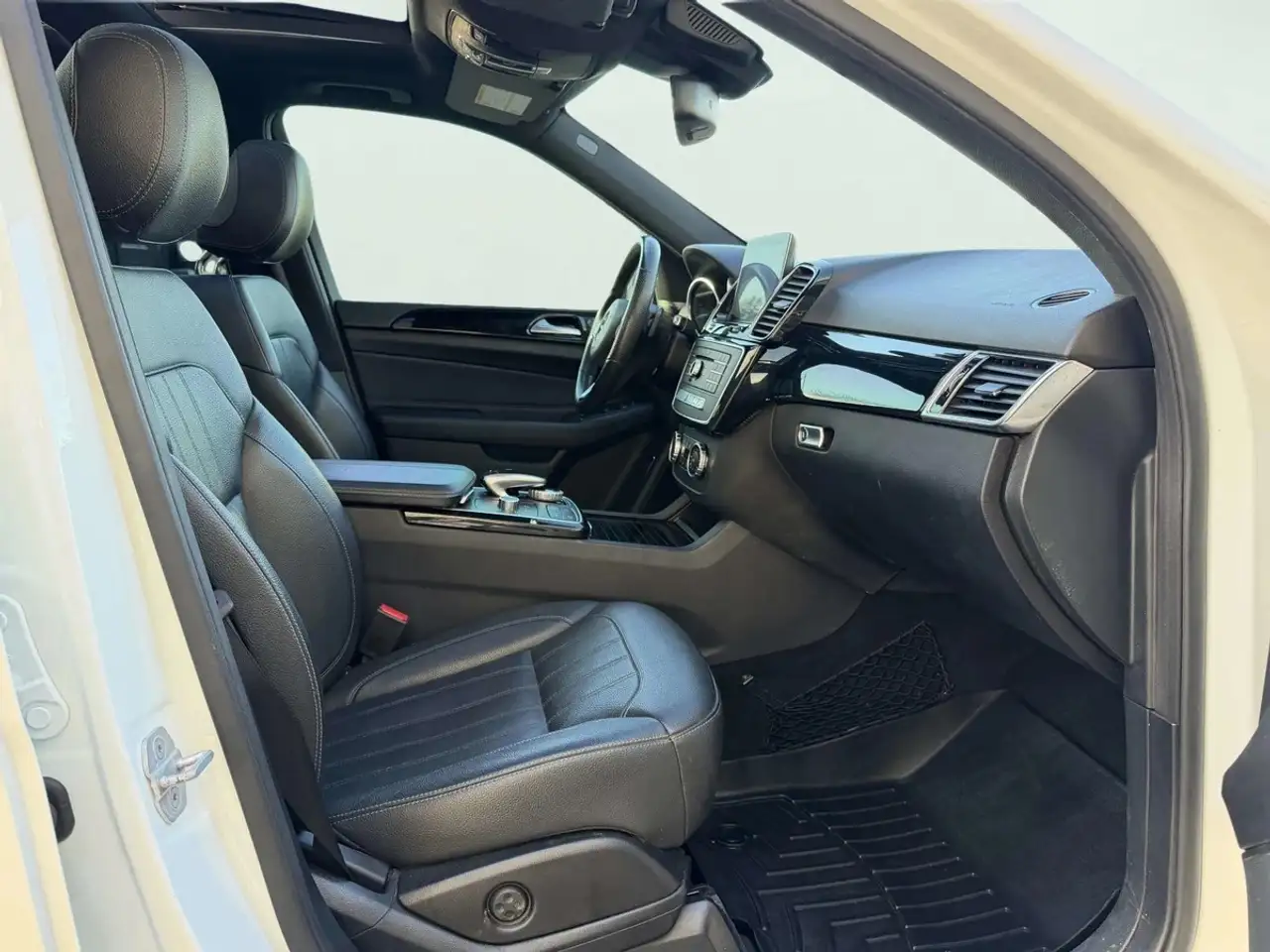 Mercedes-Benz GLE снимка Mercedes-Benz GLE
