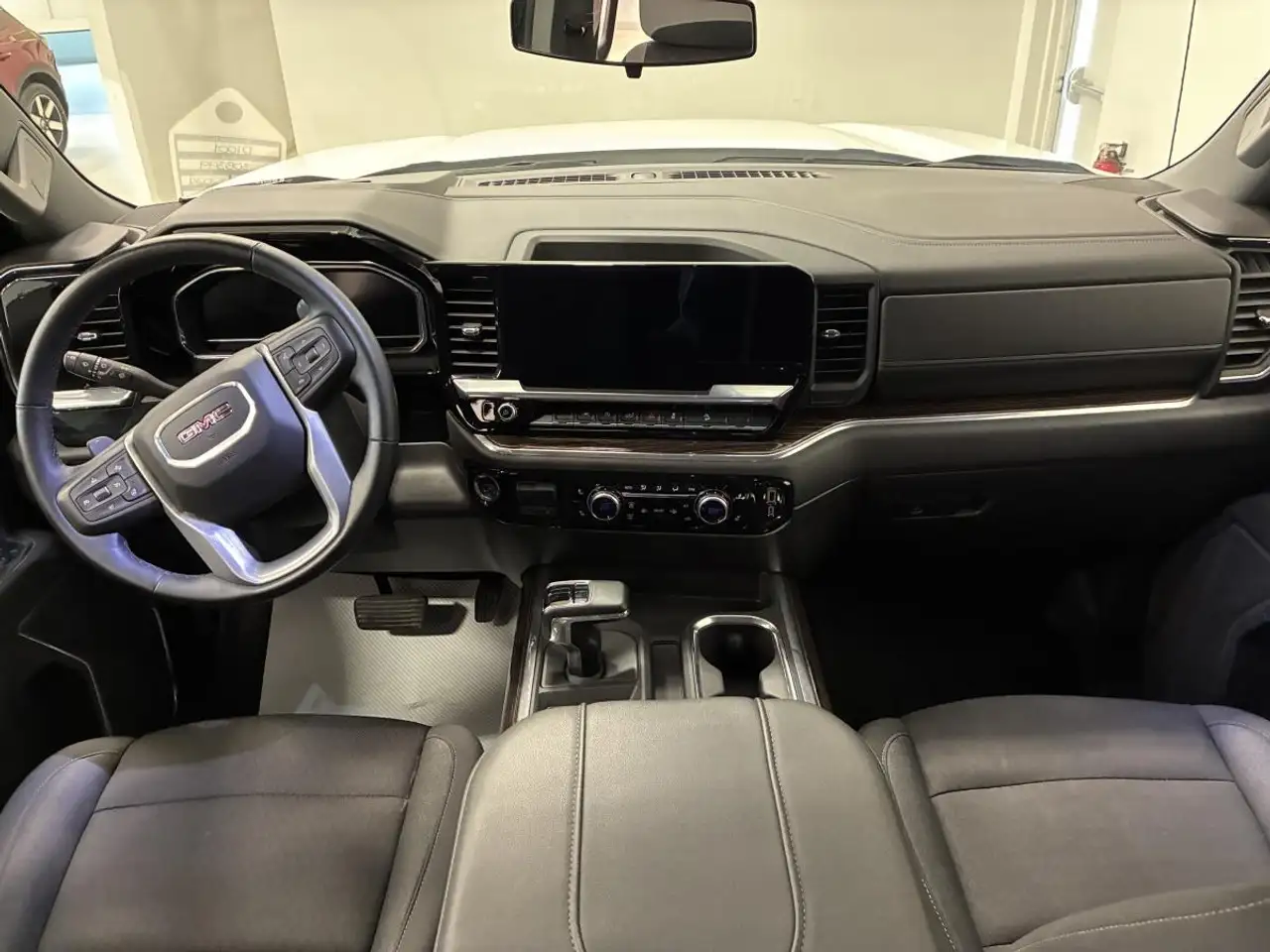 GMC Sierra 1500 снимка GMC Sierra 1500