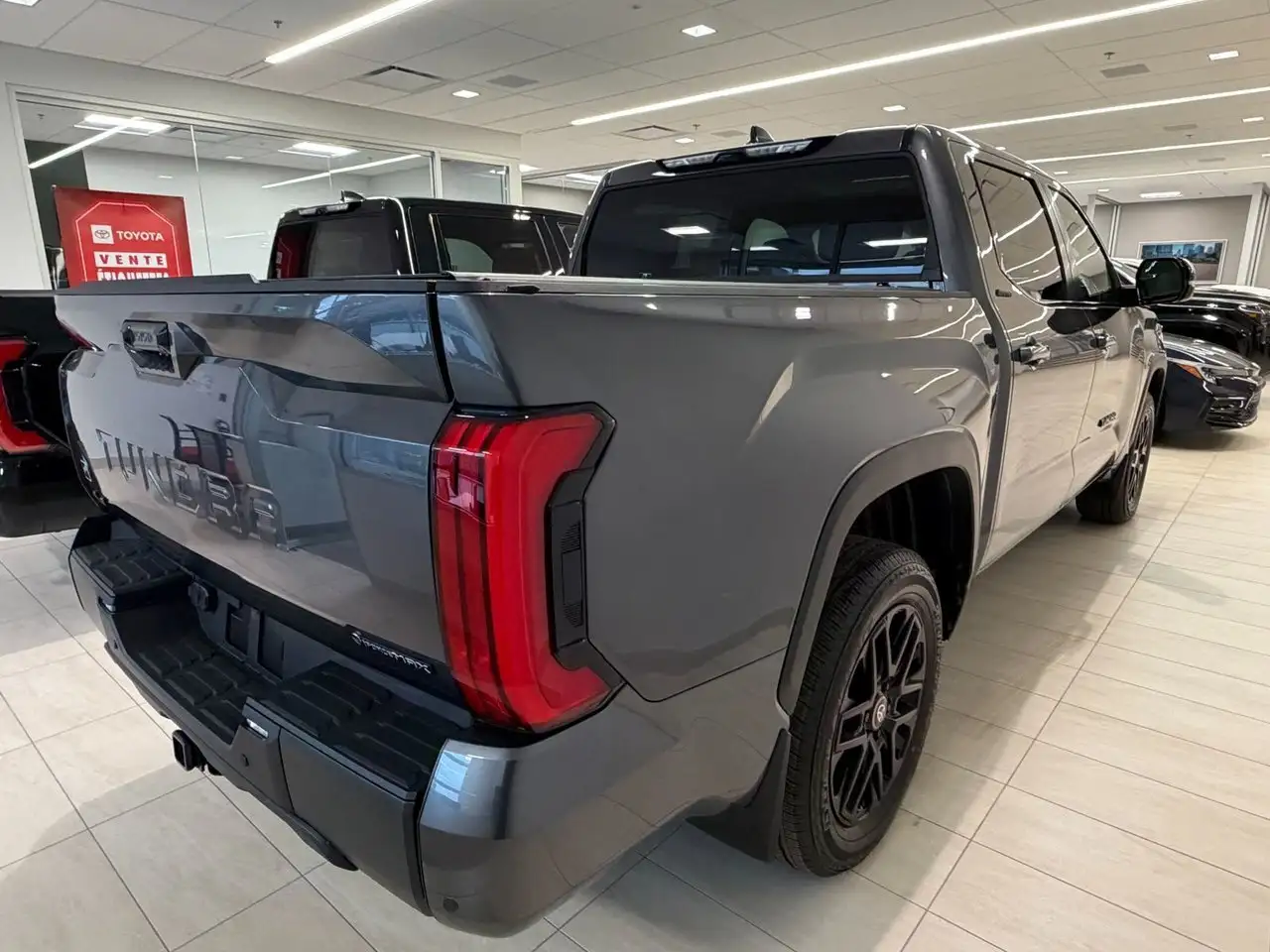 Toyota Tundra снимка Toyota Tundra