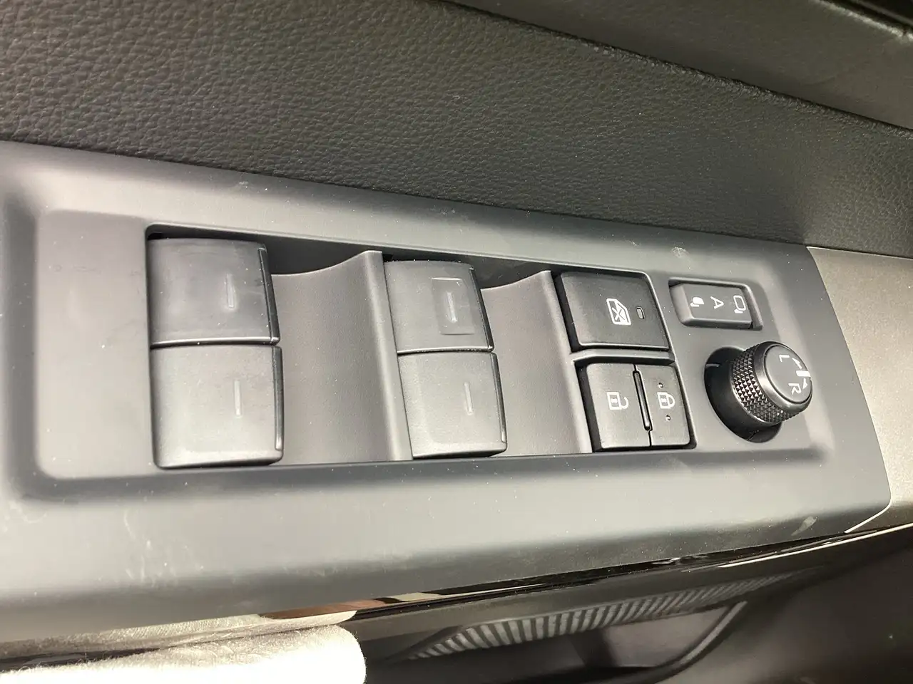 Toyota Tundra снимка Toyota Tundra