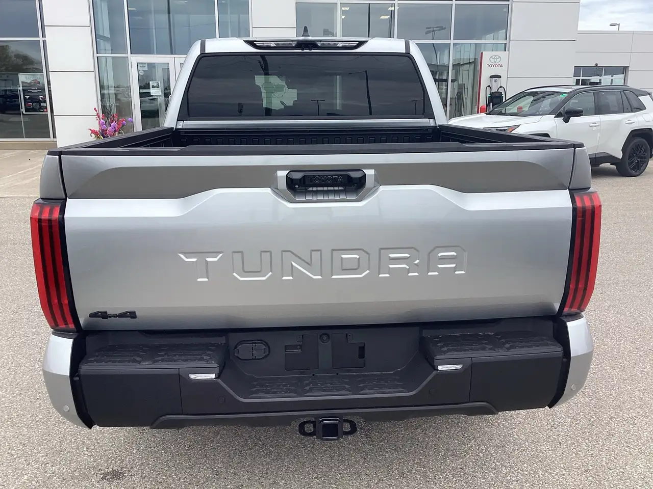 Toyota Tundra снимка Toyota Tundra