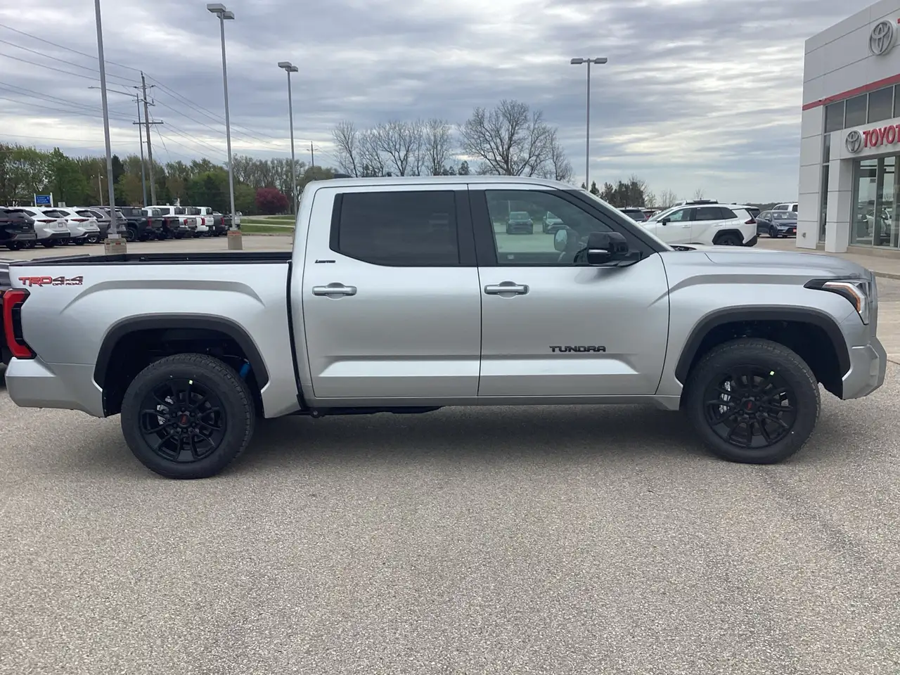 Toyota Tundra снимка Toyota Tundra