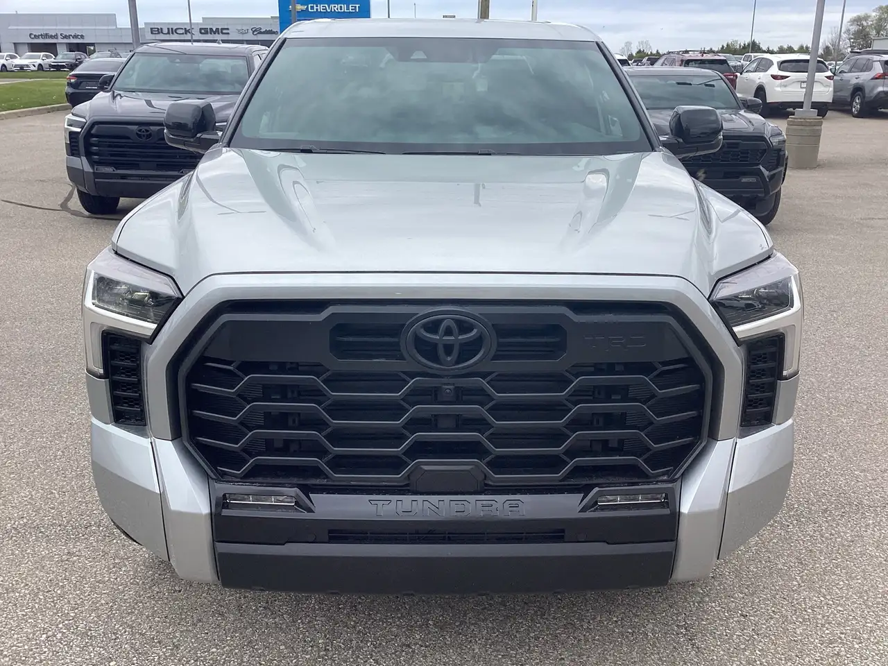 Toyota Tundra снимка Toyota Tundra