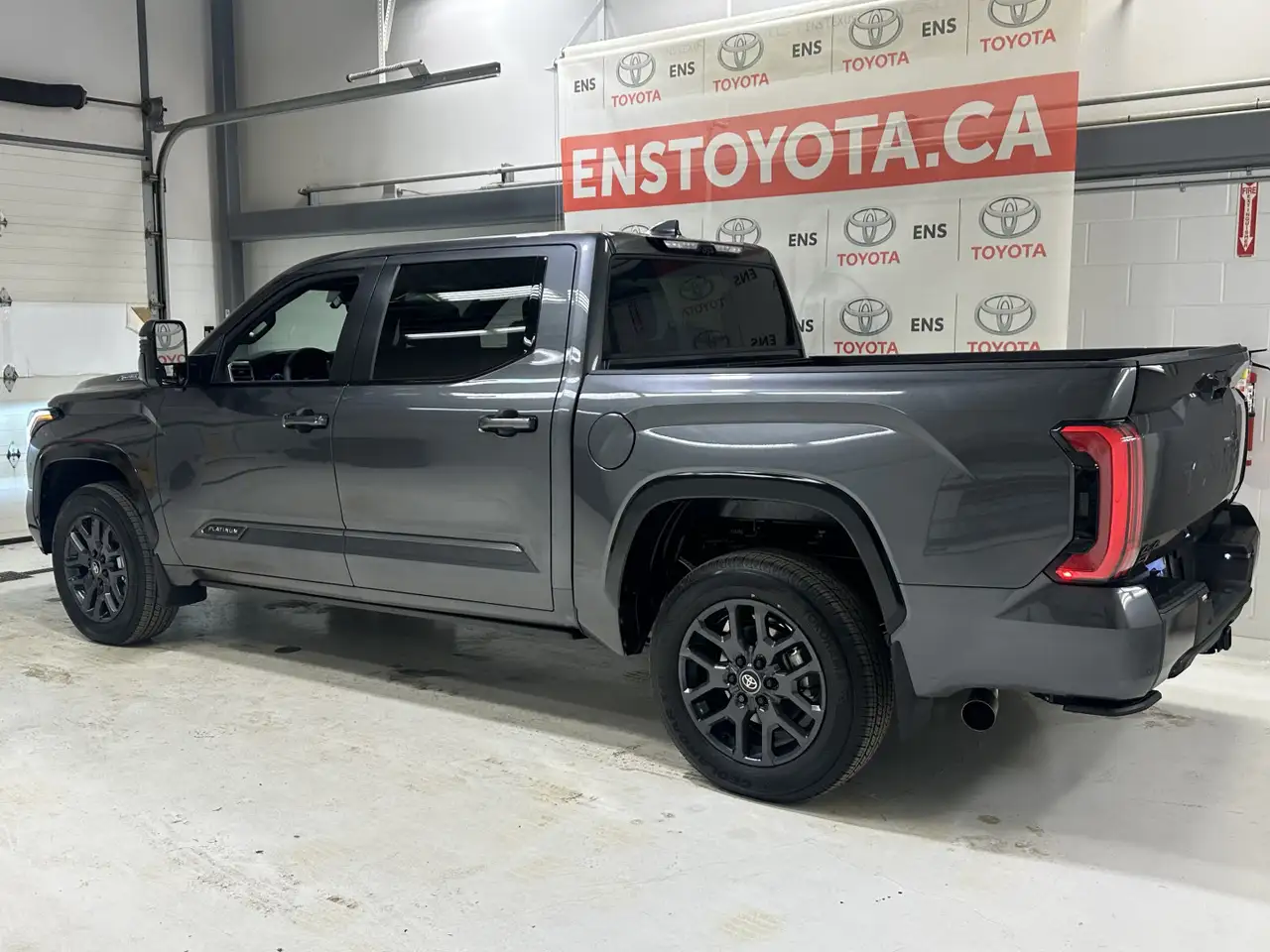 Toyota Tundra снимка Toyota Tundra