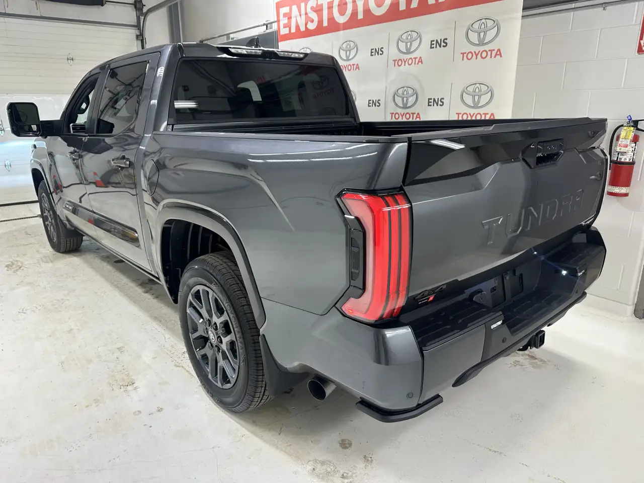 Toyota Tundra снимка Toyota Tundra