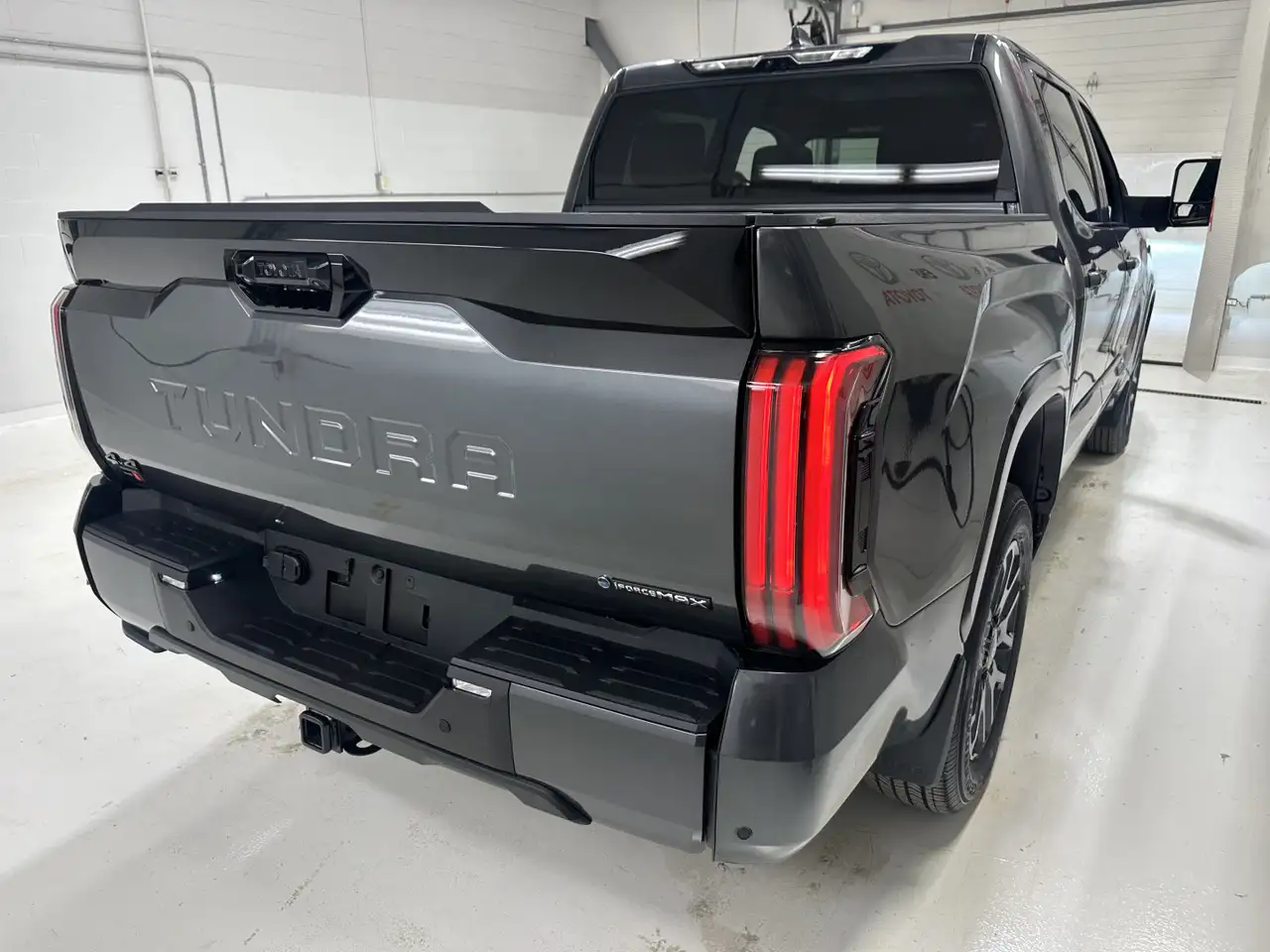 Toyota Tundra снимка Toyota Tundra