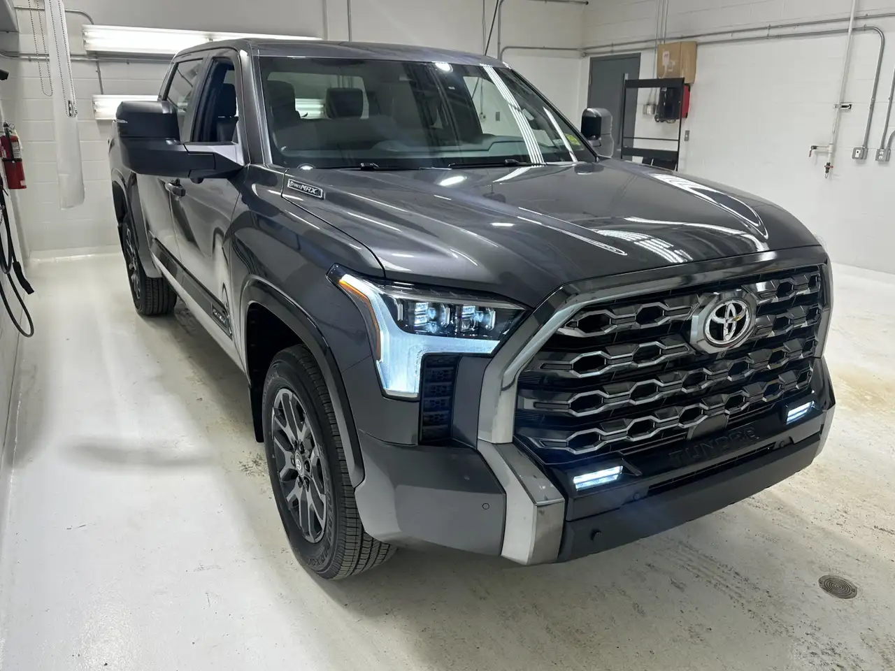 Toyota Tundra снимка Toyota Tundra