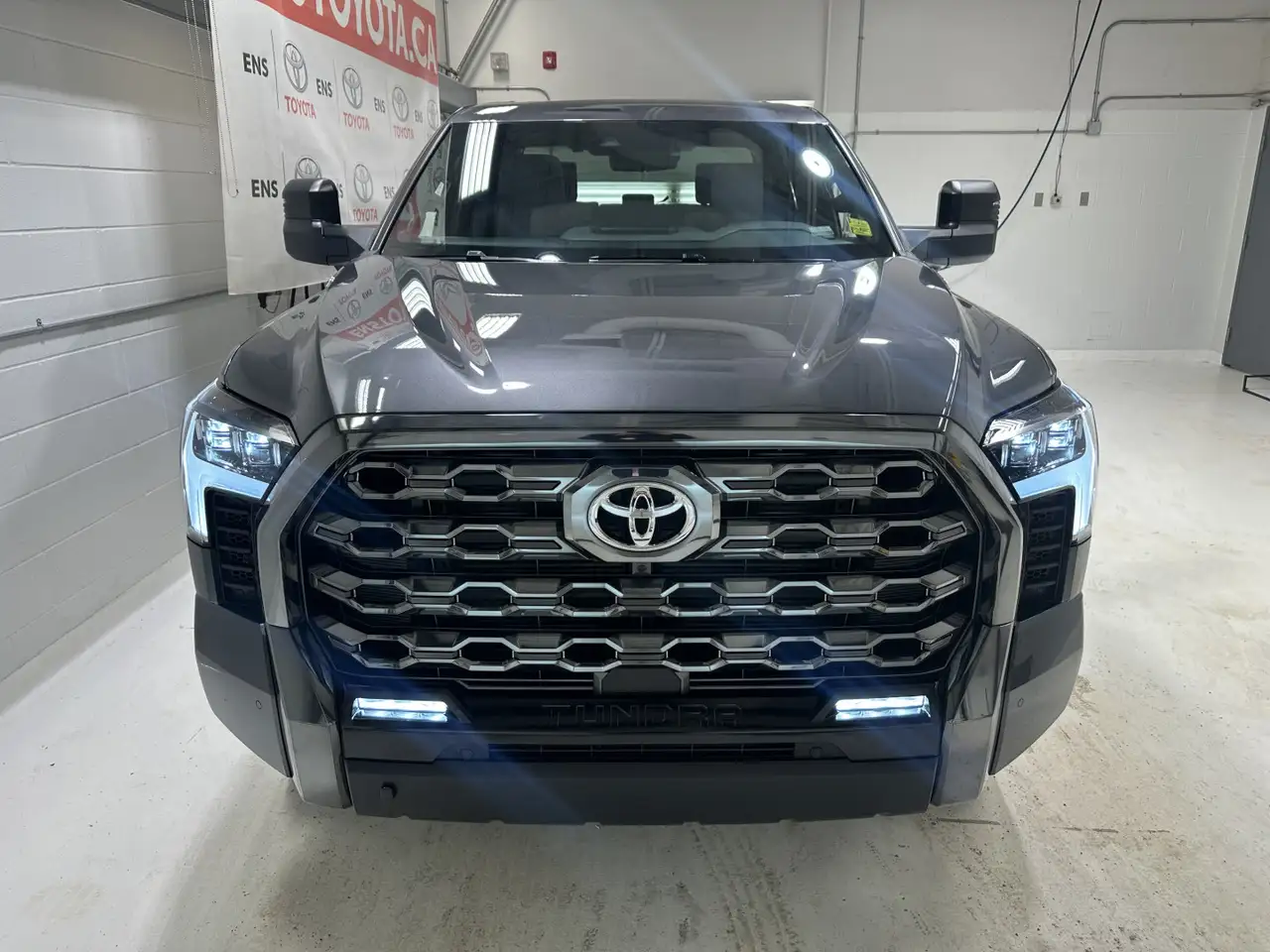 Toyota Tundra снимка Toyota Tundra