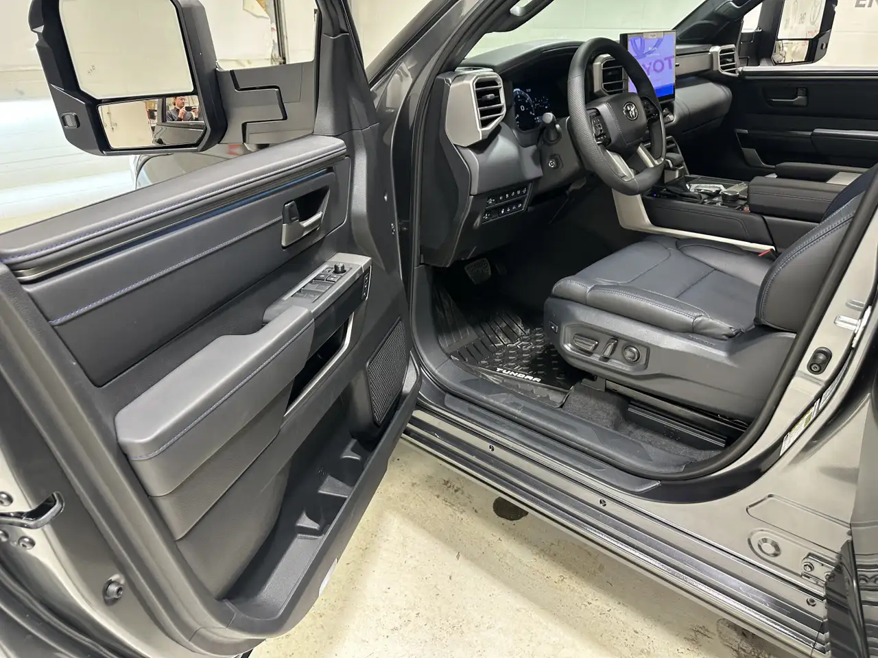 Toyota Tundra снимка Toyota Tundra