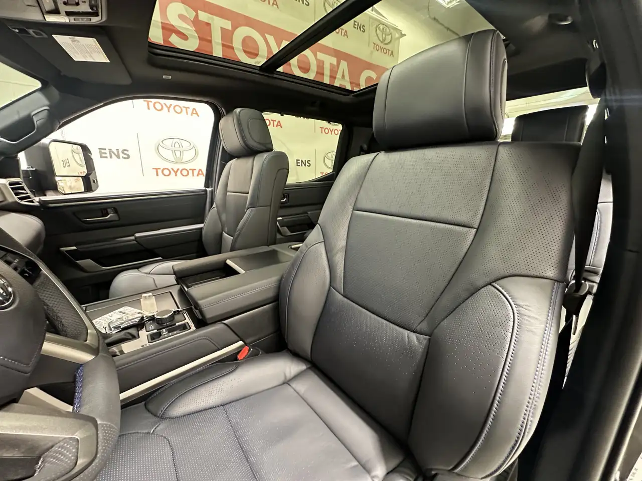 Toyota Tundra снимка Toyota Tundra