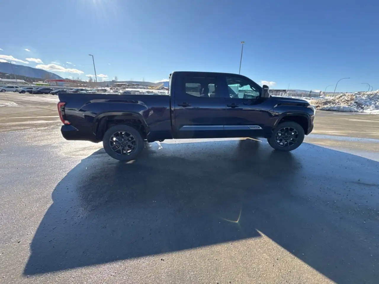 Toyota Tundra снимка Toyota Tundra