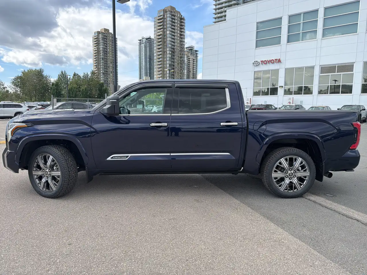 Toyota Tundra снимка Toyota Tundra