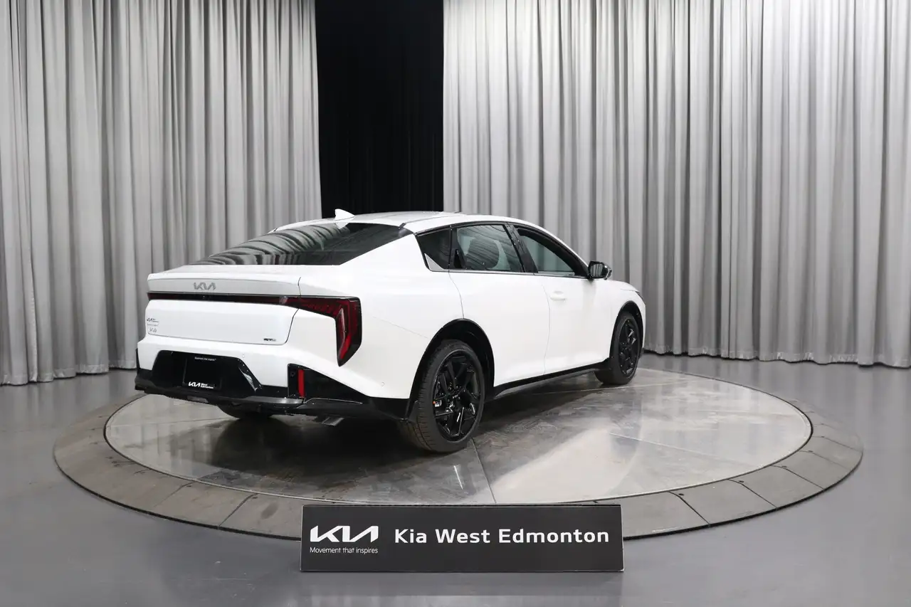 Kia K4 снимка Kia K4