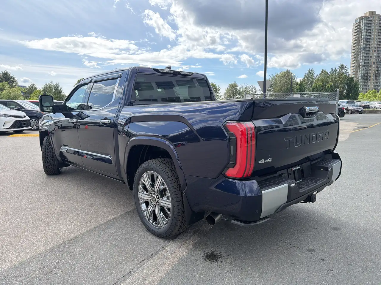 Toyota Tundra снимка Toyota Tundra