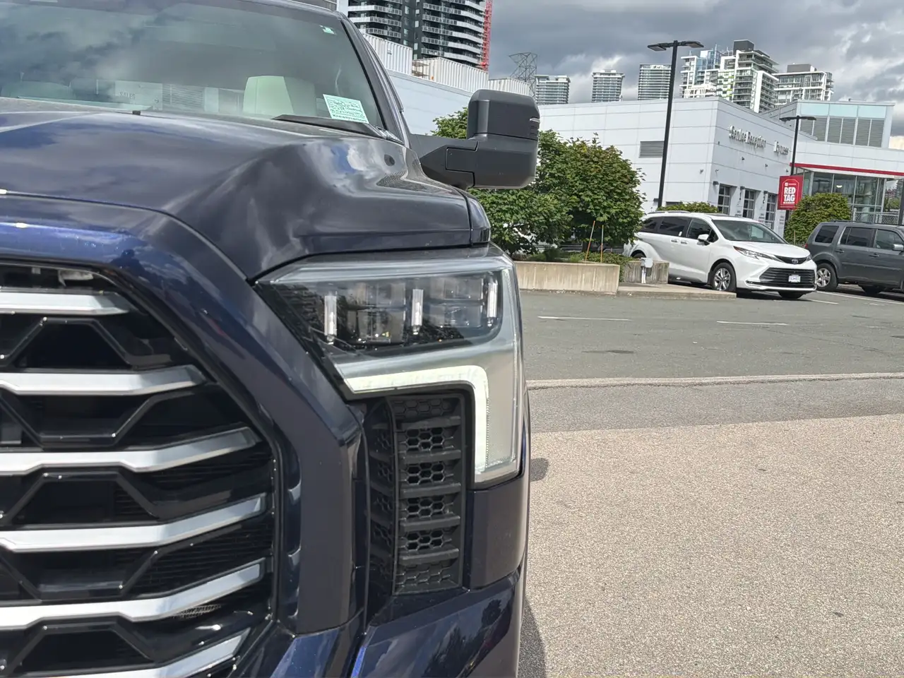 Toyota Tundra снимка Toyota Tundra