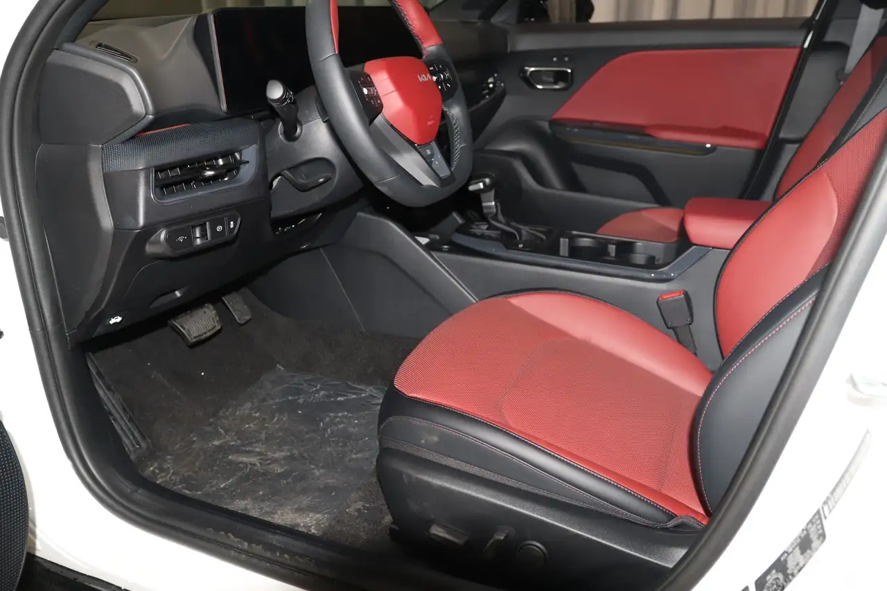 Kia K4 снимка Kia K4