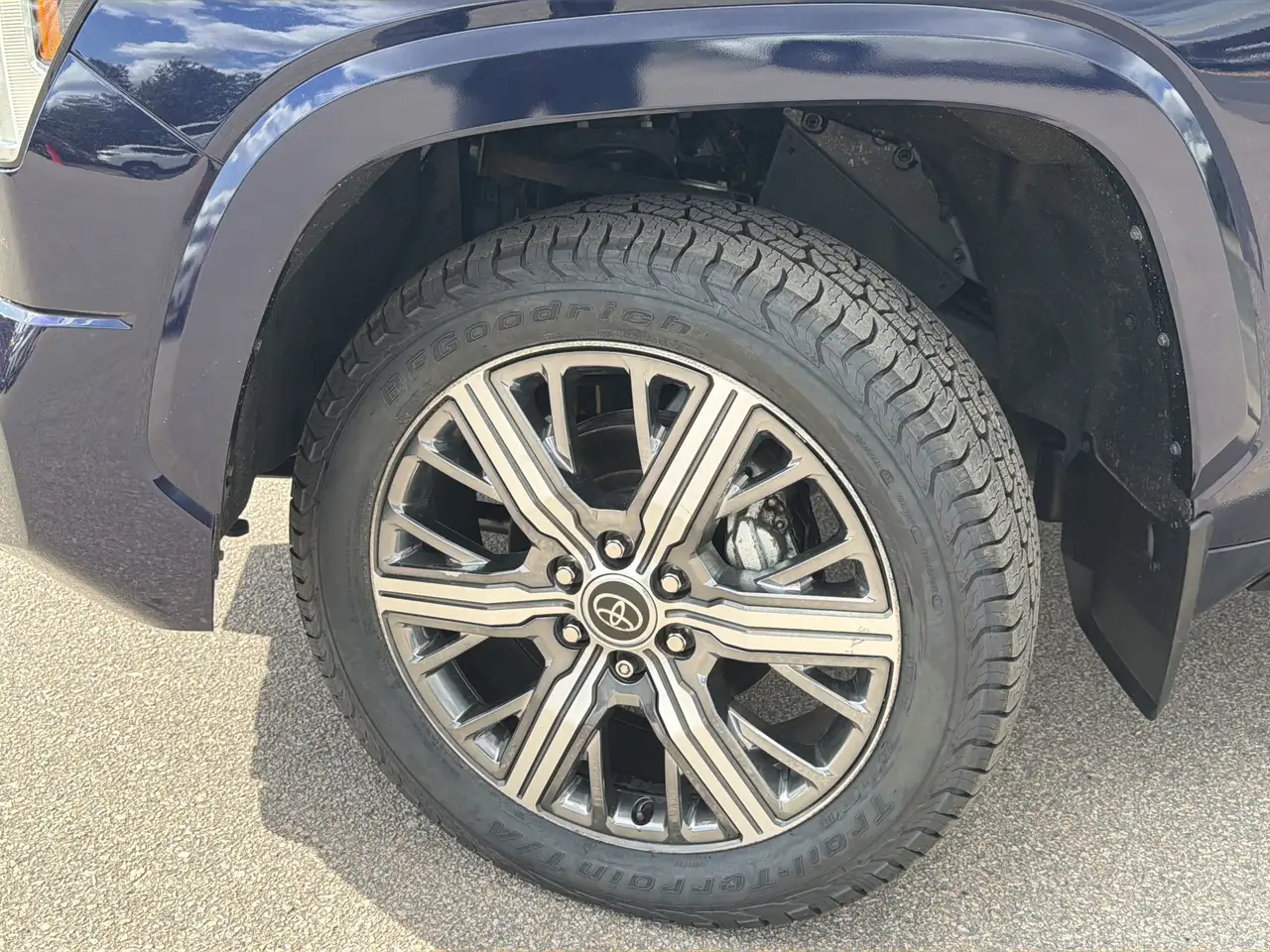 Toyota Tundra снимка Toyota Tundra