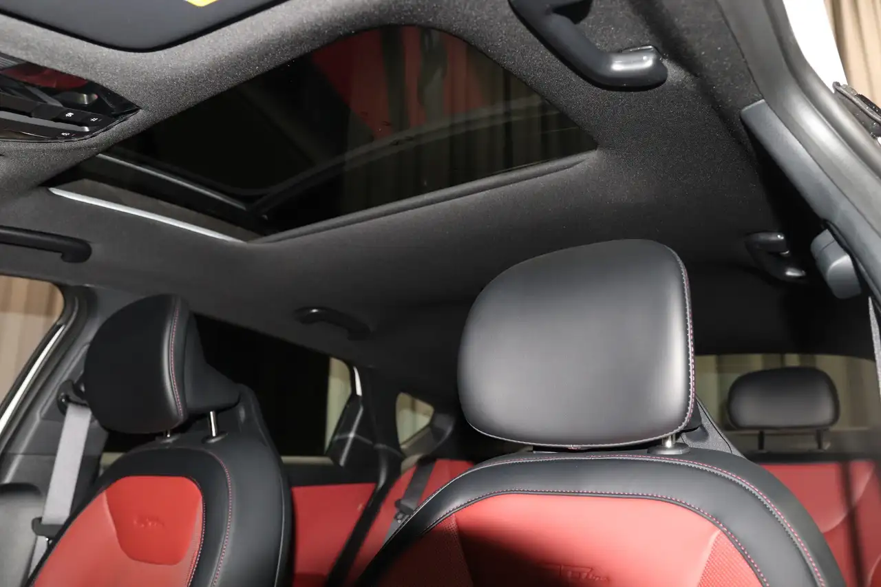 Kia K4 снимка Kia K4