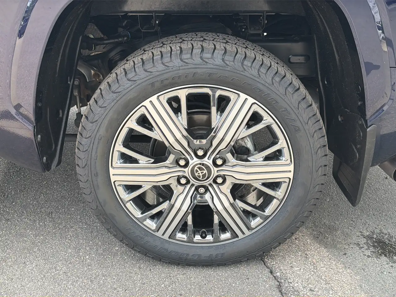 Toyota Tundra снимка Toyota Tundra