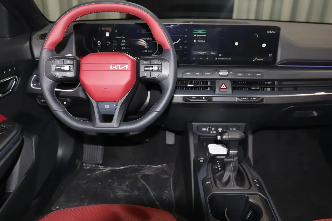 Kia K4 снимка Kia K4