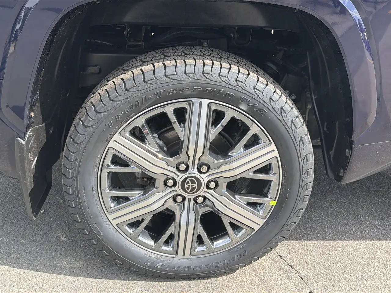 Toyota Tundra снимка Toyota Tundra