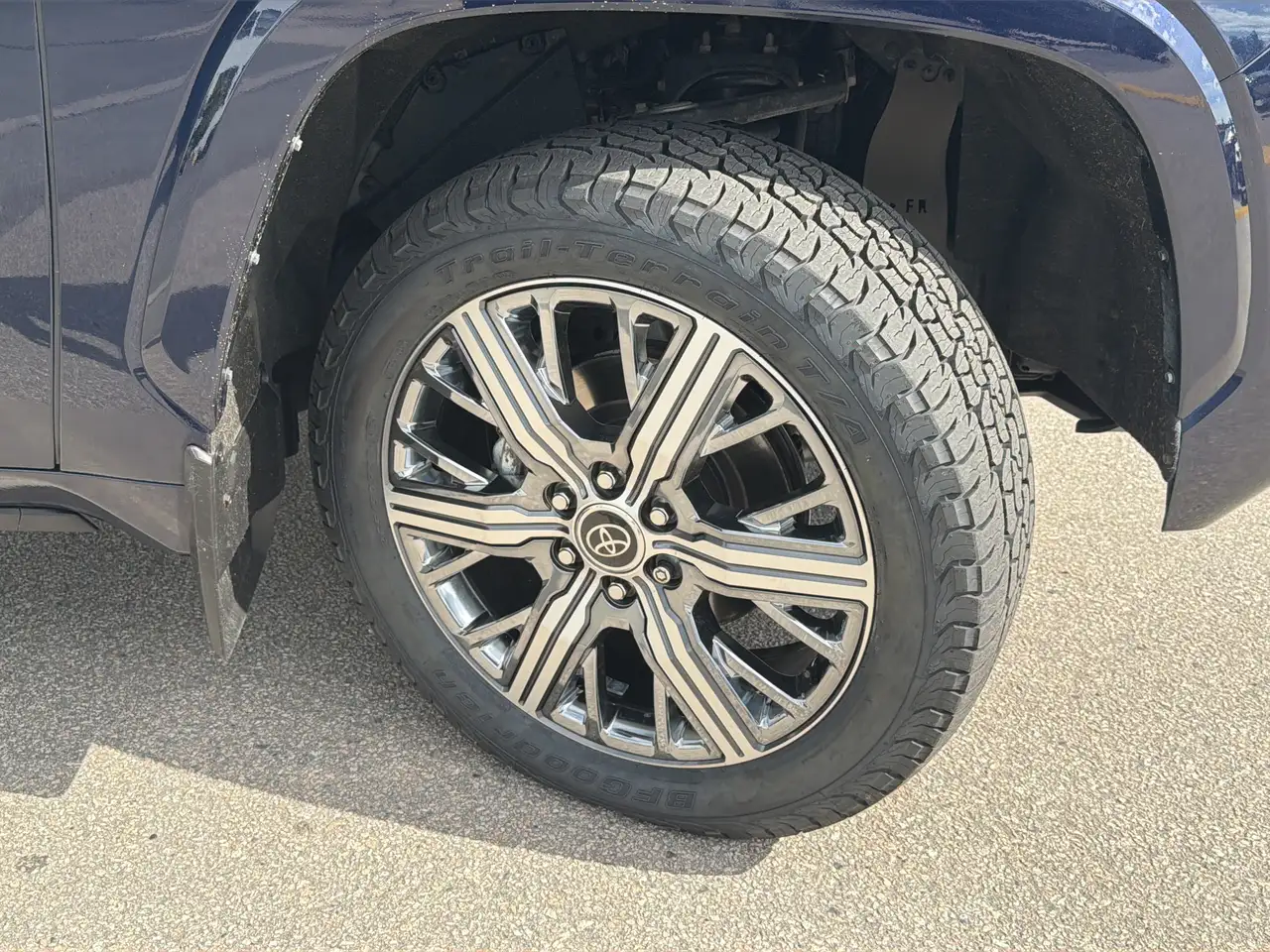 Toyota Tundra снимка Toyota Tundra