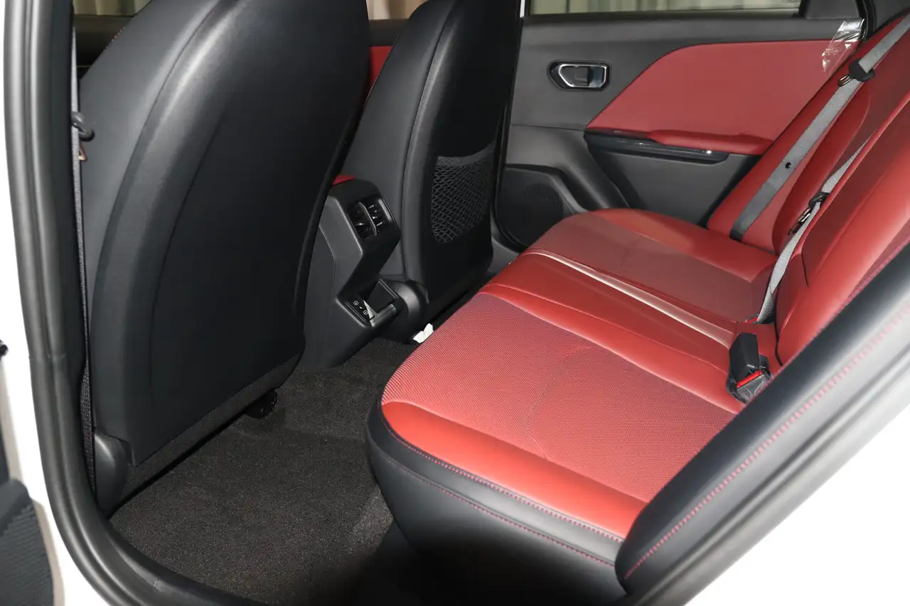 Kia K4 снимка Kia K4