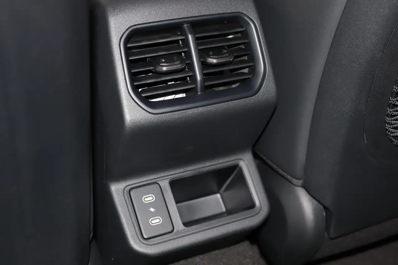 Kia K4 снимка Kia K4