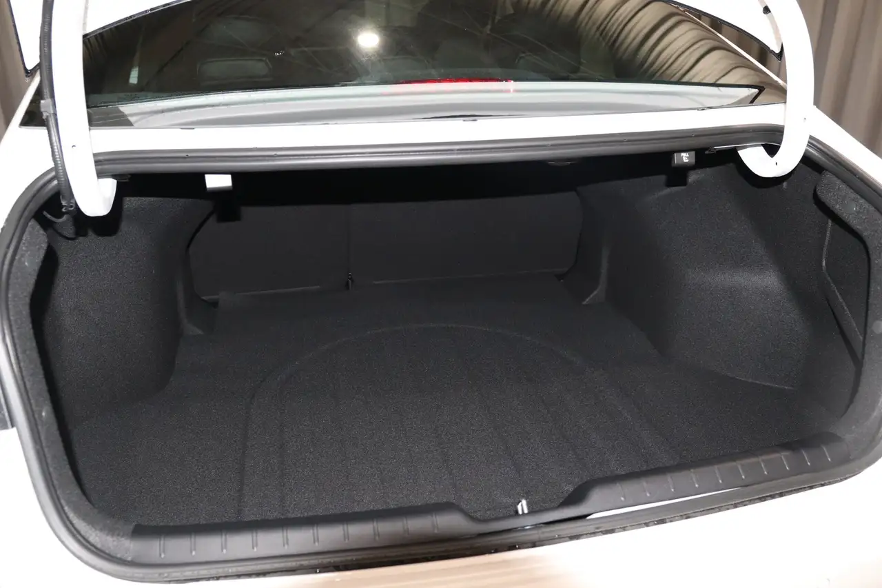 Kia K4 снимка Kia K4