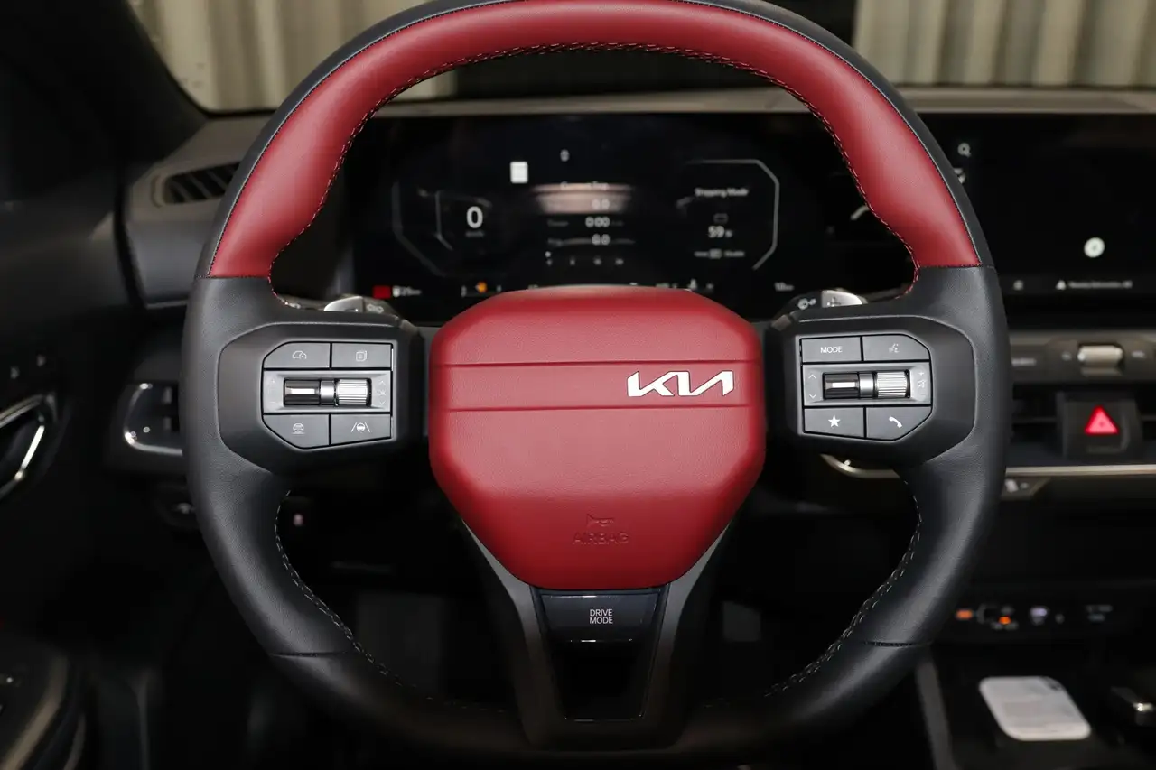 Kia K4 снимка Kia K4