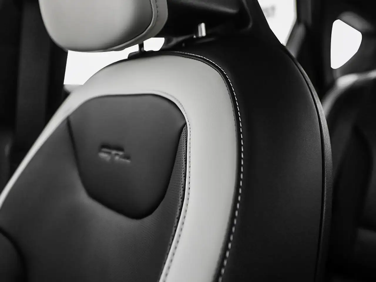 Kia K4 снимка Kia K4