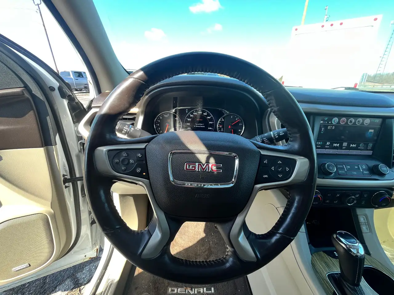 GMC Acadia photo GMC Acadia