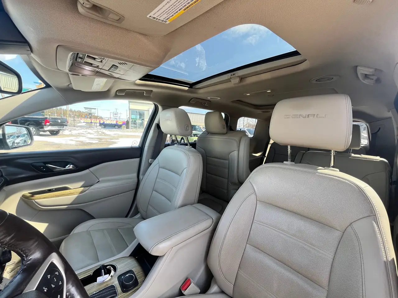 GMC Acadia photo GMC Acadia