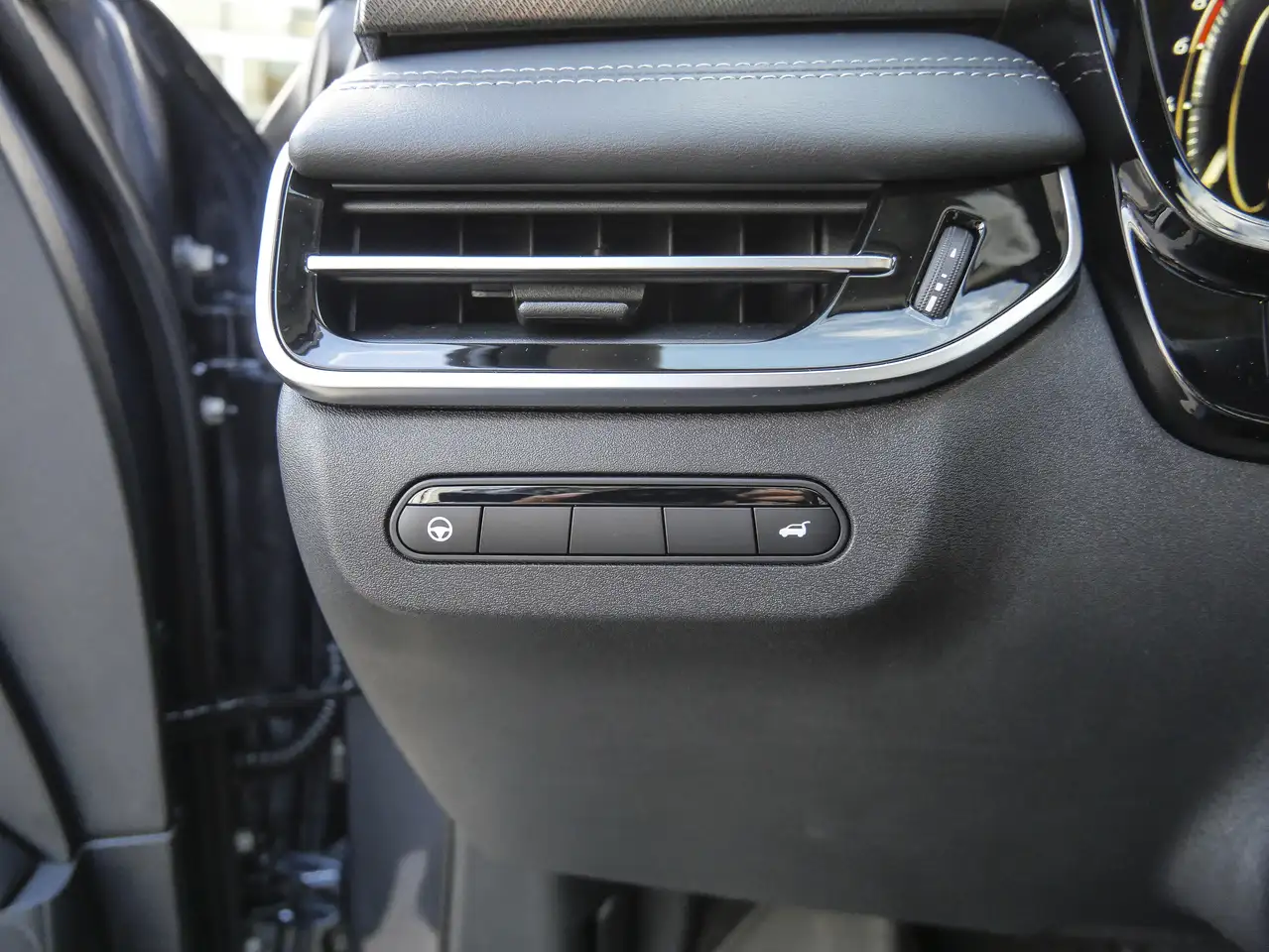 Infiniti QX60 снимка Infiniti QX60