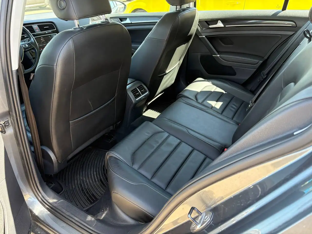 Volkswagen Golf photo Volkswagen Golf