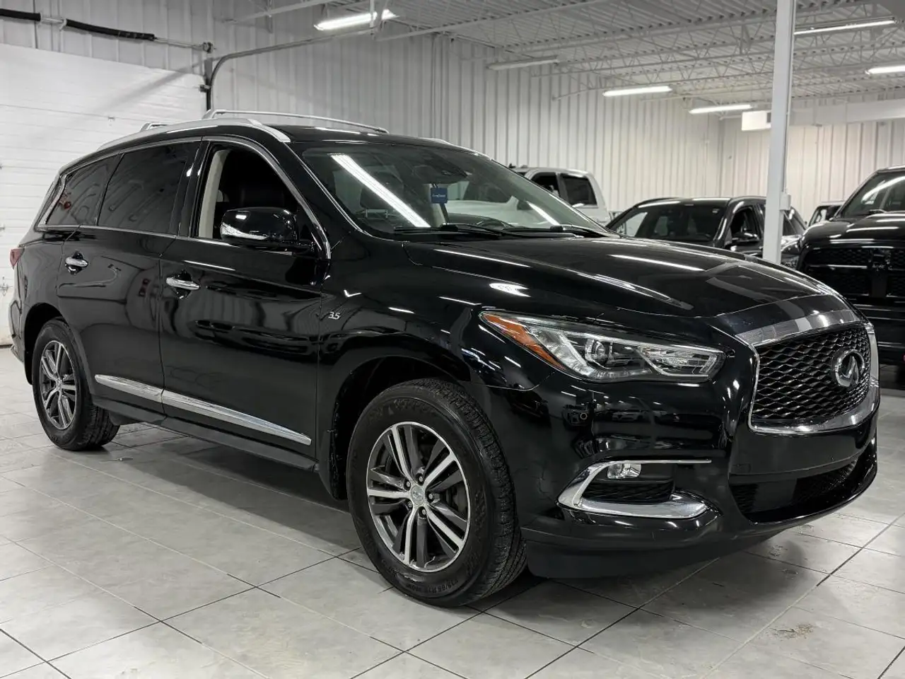 Infiniti QX60 снимка Infiniti QX60