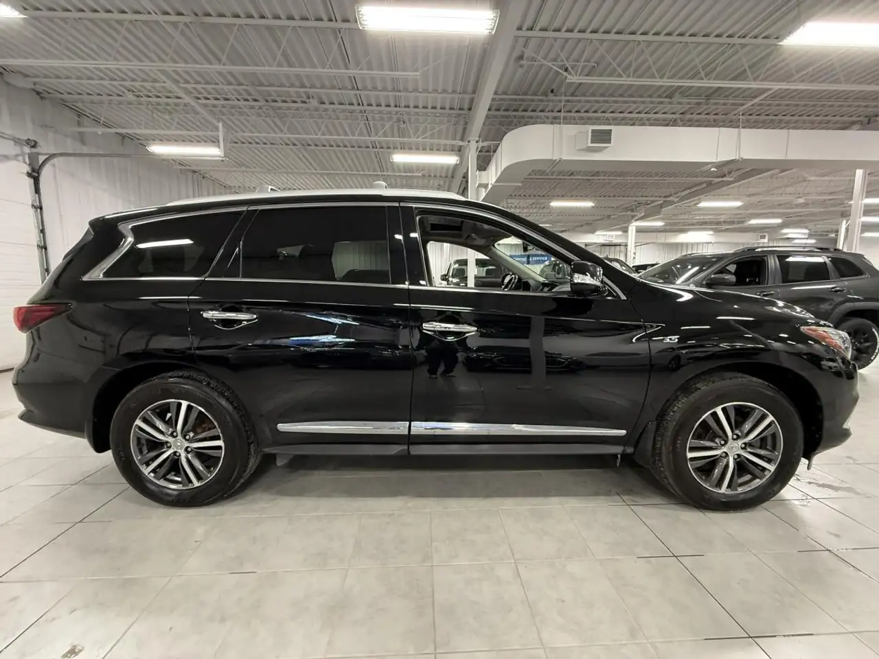 Infiniti QX60 снимка Infiniti QX60