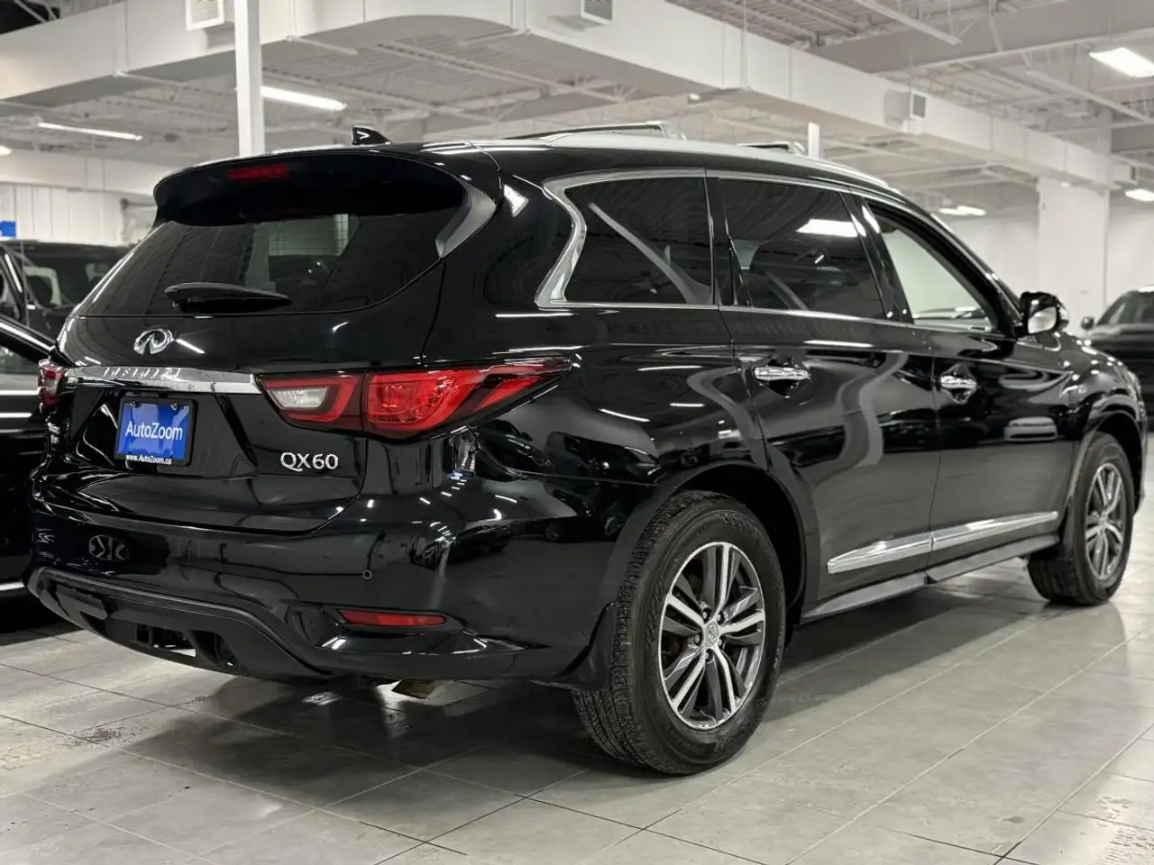 Infiniti QX60 снимка Infiniti QX60