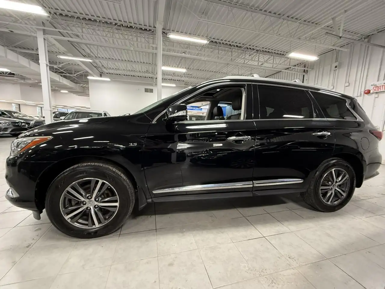 Infiniti QX60 снимка Infiniti QX60