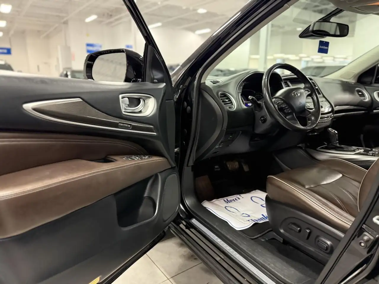 Infiniti QX60 снимка Infiniti QX60