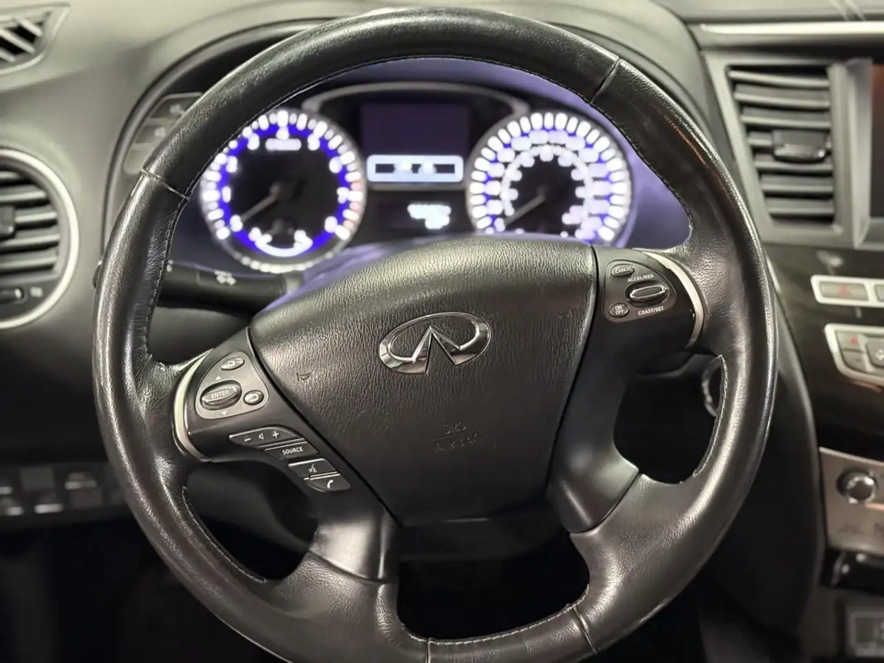 Infiniti QX60 снимка Infiniti QX60