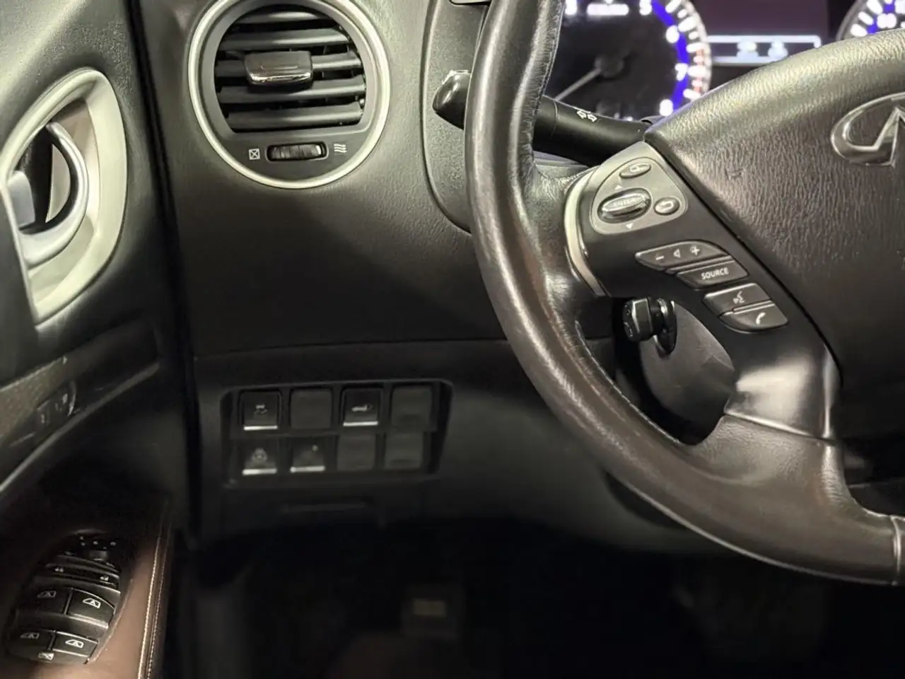 Infiniti QX60 снимка Infiniti QX60