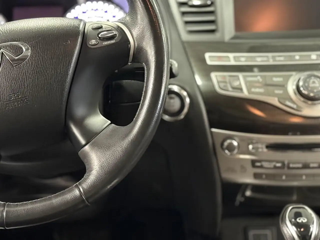 Infiniti QX60 снимка Infiniti QX60