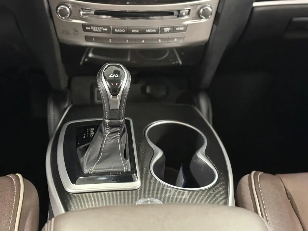 Infiniti QX60 снимка Infiniti QX60